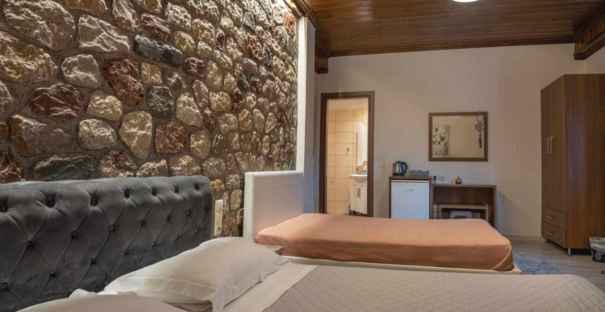 Liontos Rooms Pramanta Exterior photo